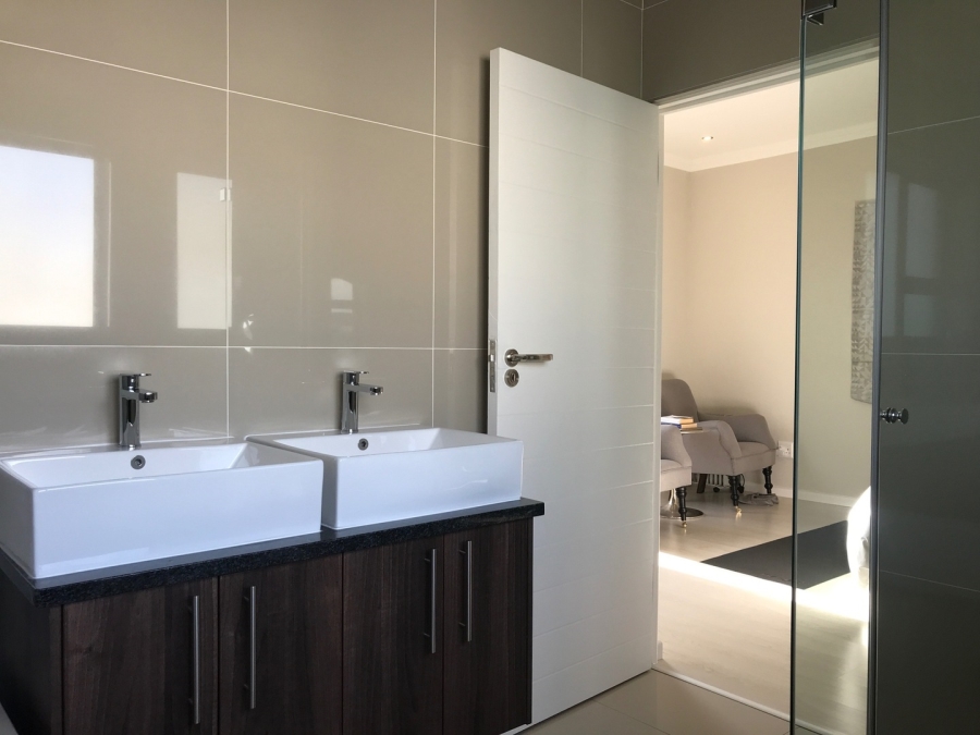 To Let 4 Bedroom Property for Rent in Parklands North Western Cape